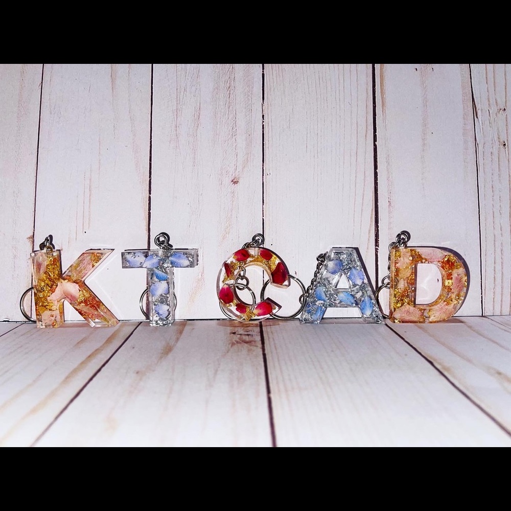 Resin letter keychain